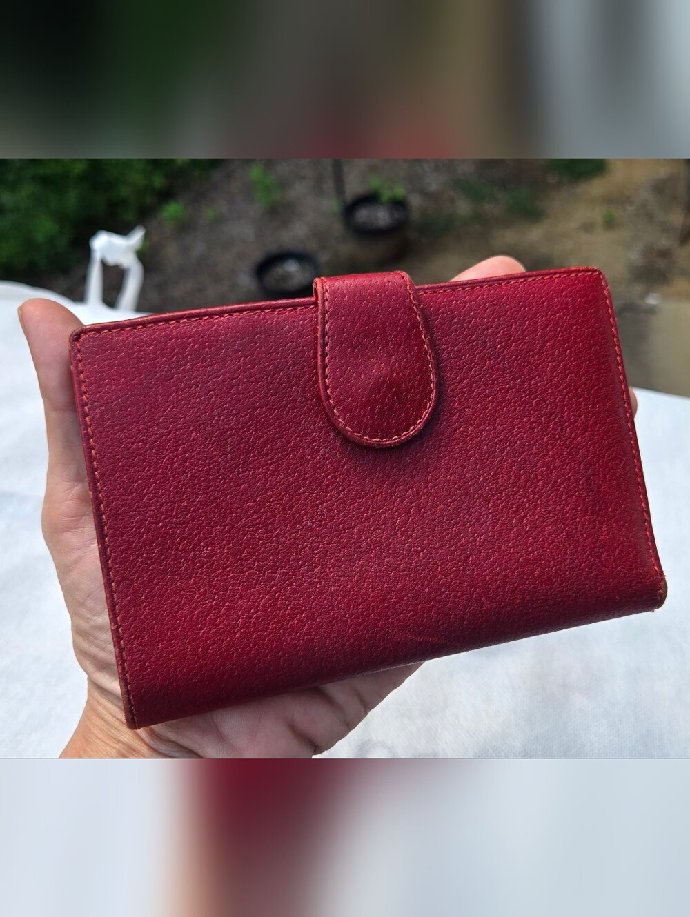EUC Gucci Red Leather Kiss Lock Wallet